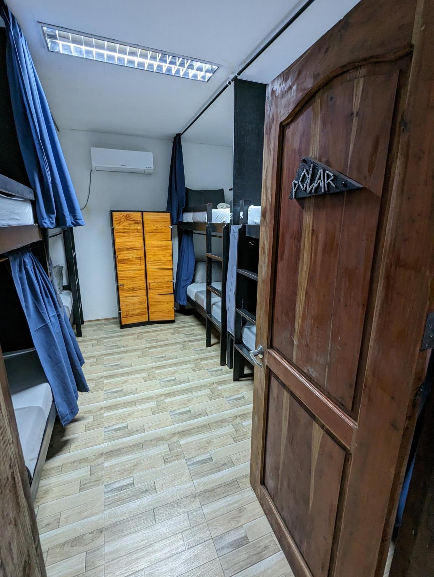 Crazy Bears Hostel Моалбоал Экстерьер фото